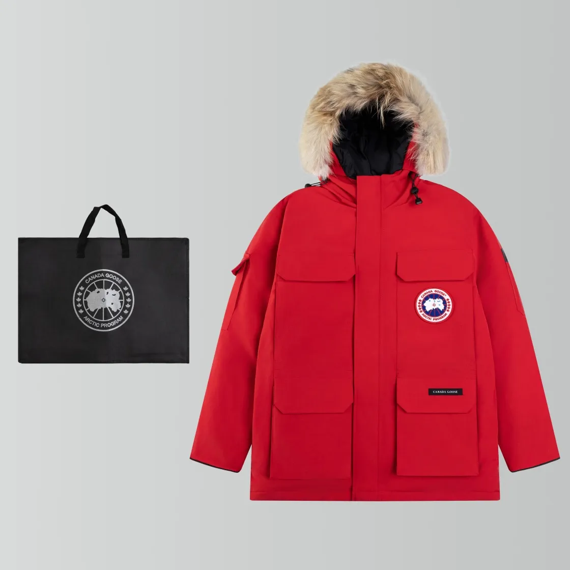 P820 (Top wolf fur version delivery handbag) Canada Goose Canada Goose #Expedition expedition parka classic down jacket ➖ Imported 21-count polyester-cotton blended original fabric [last year’s 16-count/18-count hard fabrics have been completely eliminated, this year all use 21-count genuine synchronous fabrics, the soft mid-band feels delicate and textured], genuine synchronous Feather-Light 10D waterproof coated fabric, made of 84.5% polyester fiber and 15.5% cotton, 100% the best feel in the entire network! ➖ The genuine official website uses the national standard 80 white duck down, and will never be misled by false claims such as 90 down or goose down! ➖ Using the best nylon lining with double double-layer sealing design, velvet-proof No. 7 needle + grid-filled down ready-made garments, there is 100% no so-called velvet running! ➖ The cuffs are designed with thickened seamless threads, and the collar and pockets are lined with top-quality polar fleece to keep you warm and comfortable! ➖ Yoshida YKK provides original custom-made electroplated sliders. YKK two-way lockable zippers are tight and smooth and will not peel off paint! ➖ 3M composite guarantees that the Velcro is the same as the original, durable, and all accessories and hardware are custom-made! ➖ The imported Behringer embroidery machine customizes the 10,000-needle embroidery logo, and 98% of the replicas restore the original logo. ➖ ​​The fur collars are all made of large pieces of Western Canadian blue wolf leather, ensuring that each fur collar is 13-15cm wide!
